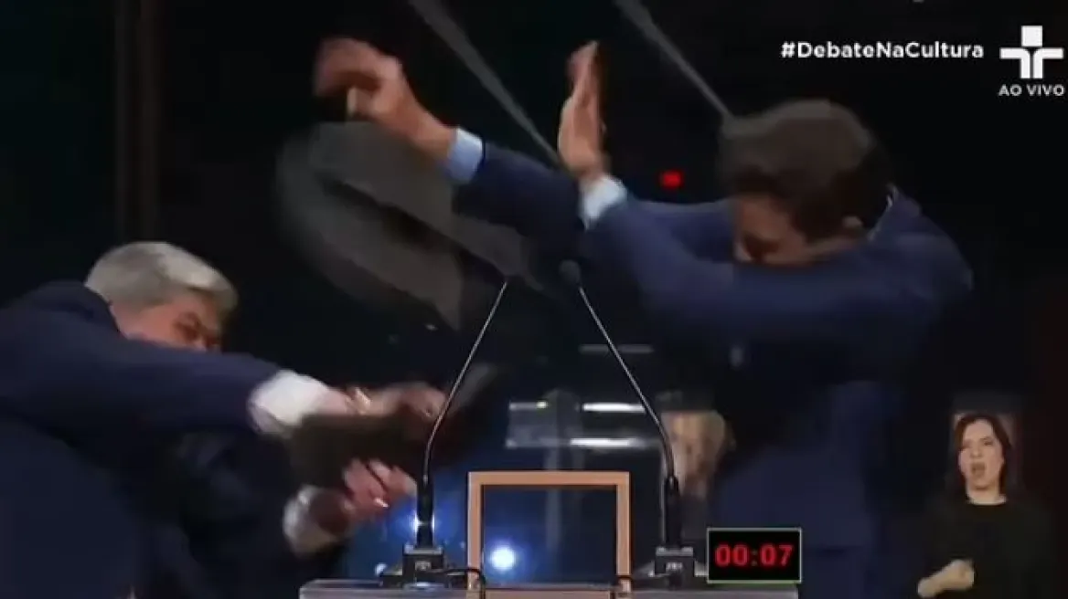 Βραζιλία: Άγριο ξύλο σε ντιμπέιτ υποψήφιων δημάρχων – Τον χτύπησε με καρέκλα στο κεφάλι και τον έστειλε στο νοσοκομείο