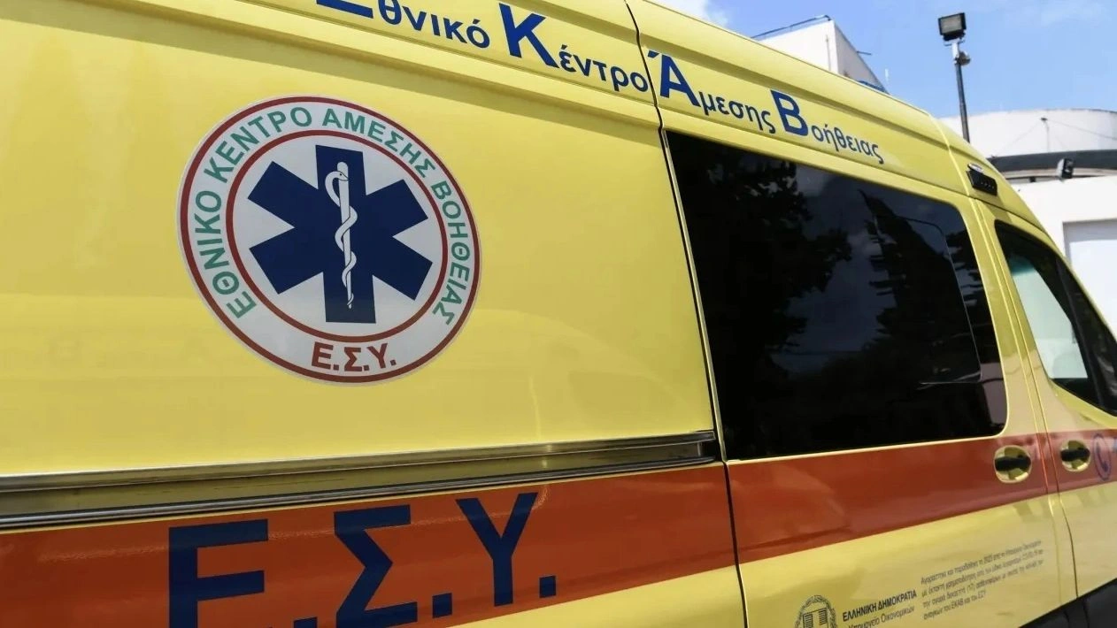 Τροχαίο με δύο τραυματίες – Αυτοκίνητο έπεσε πάνω σε στηθαίο