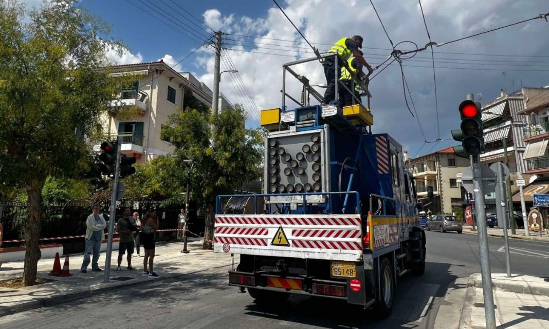 Βίντεο ντοκουμέντο - Η στιγμή που η κολώνα καταπλακώνει την 14χρονη