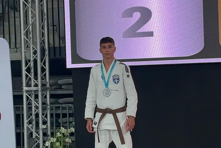 «Ασημένιος» στο Βαλκανικό Πρωτάθλημα jujitsu ο Γιώργος Ντεσίλβα