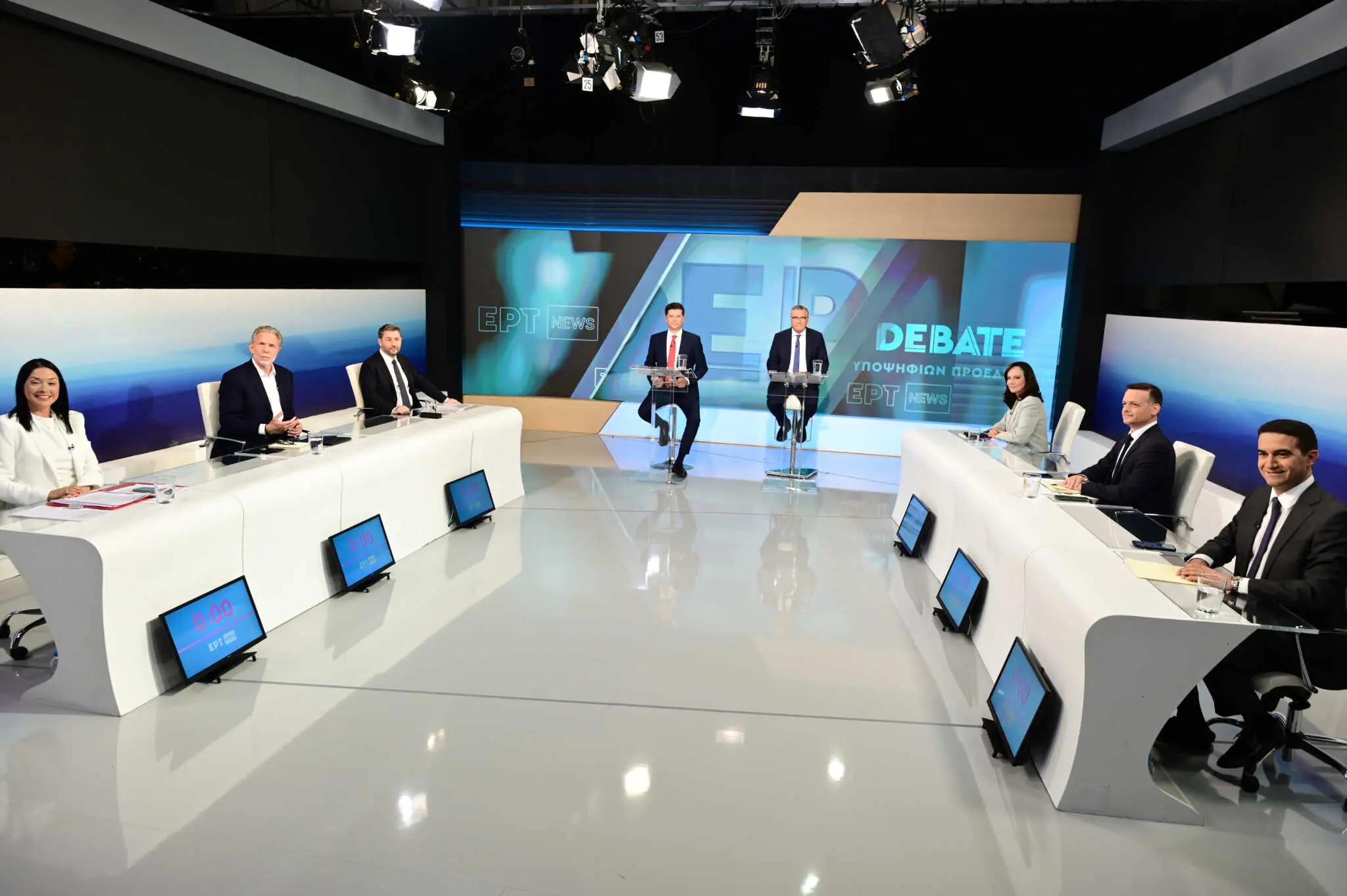 Debate ΠΑΣΟΚ: Με έντονες αντιπαραθέσεις οι τοποθετήσεις για όλα τα ζητήματα απ’τους 6 υποψηφίους