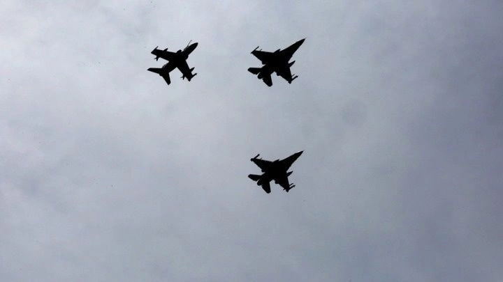 Συναγερμός στην Πολωνία: Eσπευσμένες απογειώσεις μαχητικών εν μέσω ρωσικών επιδρομών στην Ουκρανία