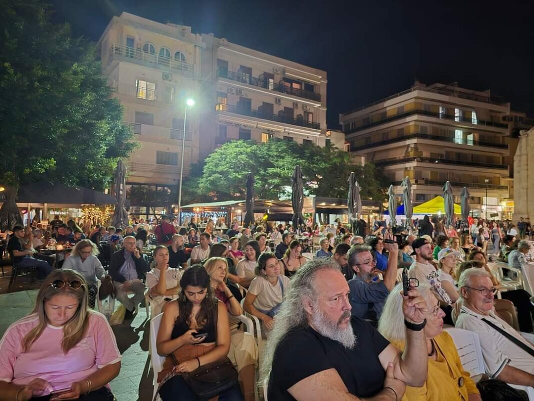 Πλήθος κόσμου στις εκδηλώσεις του 1ου Φεστιβάλ Εθελοντισμού στην πλατεία Αγίας Αικατερίνης