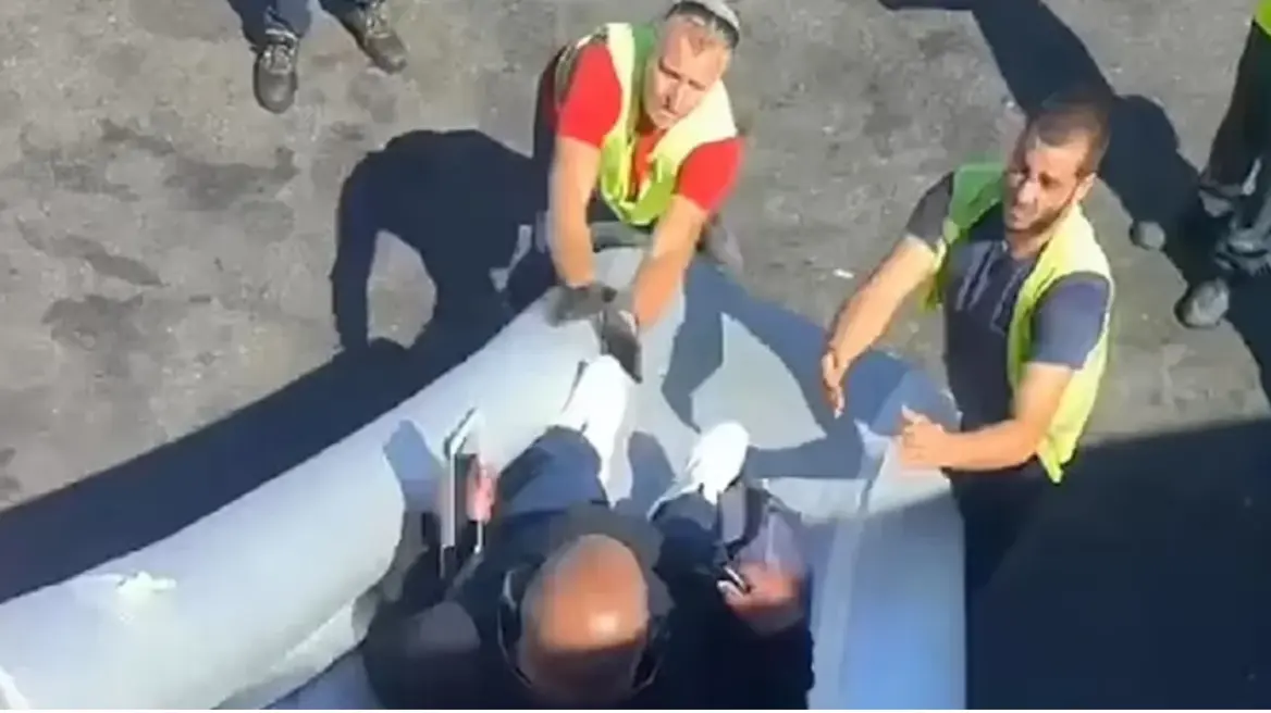 Hράκλειο: Η στιγμή που οι επιβάτες εγκαταλείπουν το αεροσκάφος μετά την έκρηξη