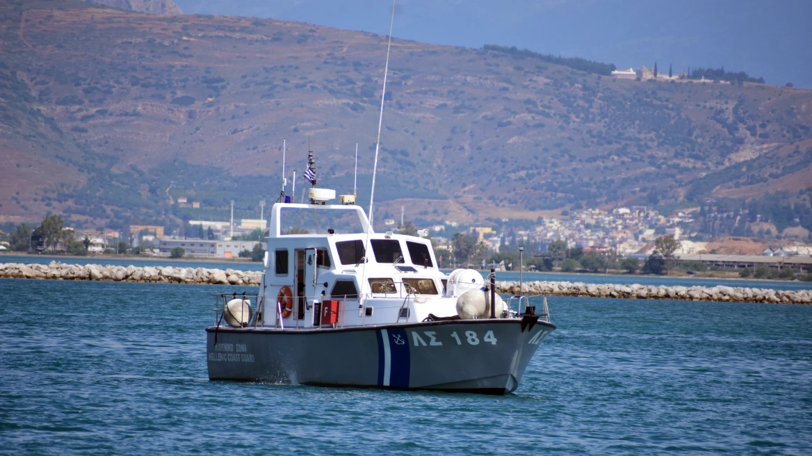 Καταδιώξεις σκαφών με μετανάστες ανοιχτά του Αγαθονησίου – Συνελήφθησαν δύο διακινητές