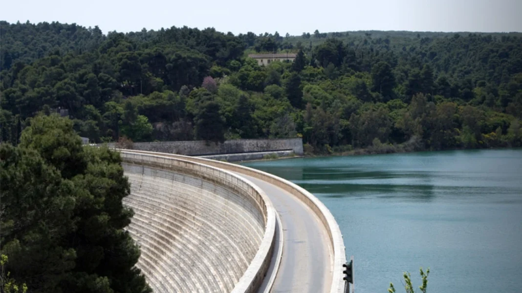 Πτώση 36% στα αποθέματα νερού στην Αττική μέσα σε δύο χρόνια – «Καταναλώστε με μέτρο», λέει ο πρόεδρος της ΕΥΔΑΠ