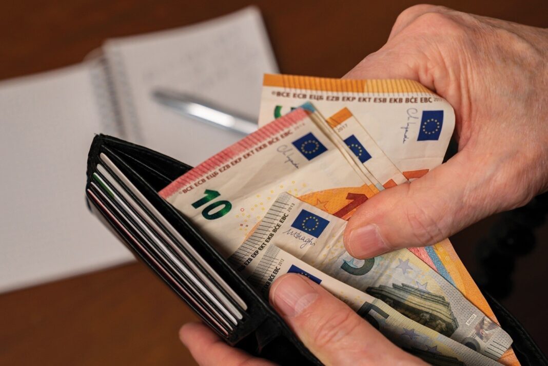 ΕΦΚΑ – ΔΥΠΑ: Όλες οι πληρωμές σε συντάξεις και επιδόματα μέχρι τις 27/9