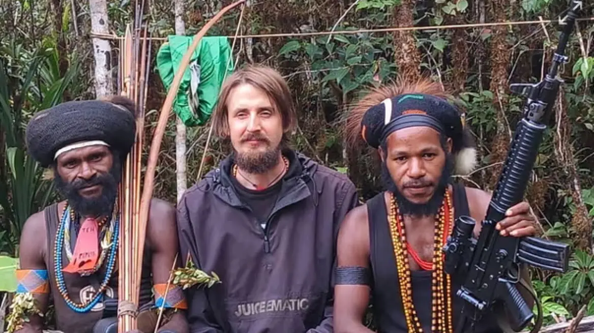 Ινδονησία: Απελευθερώθηκε πιλότος από τη Νέα Ζηλανδία – Τον είχαν απαγάγει αντάρτες στην Παπούα