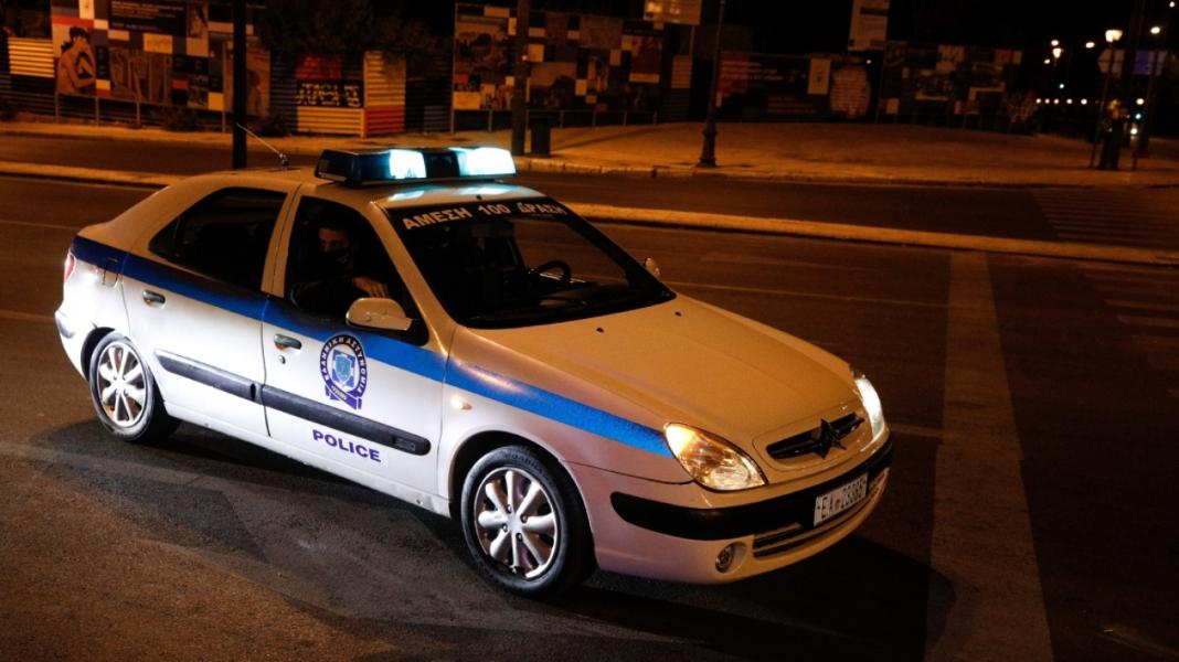 Πυροβολισμοί με ένα τραυματία έξω από μαγαζί στο Μπουρνάζι