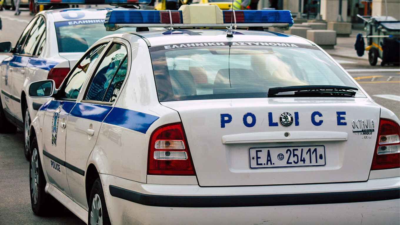 Ληστεία σε χρηματαποστολή με λεία ένα εκατ. ευρώ: Έσκασαν τα λάστιχα και τους απείλησαν με καλάσνικοφ