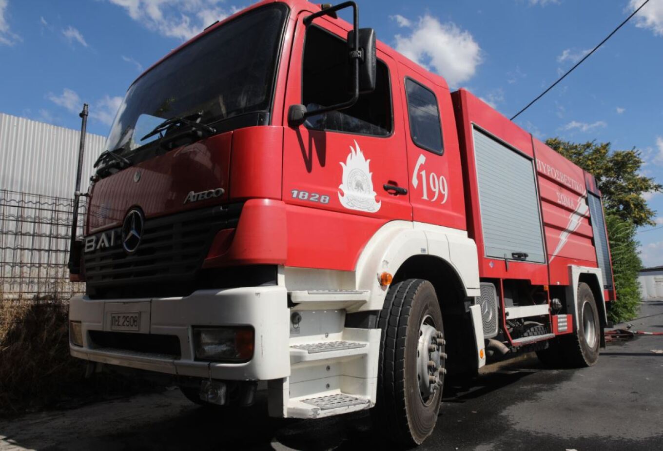 Φωτιά στο Αγρίνιο - Επιχειρούν 4 αεροσκάφη και 1 ελικόπτερο