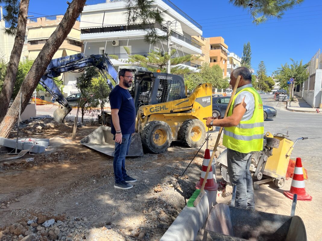 Προχωρούν οι εργασίες κατασκευής πεζοδρομίων στην πόλη του Ηρακλείου