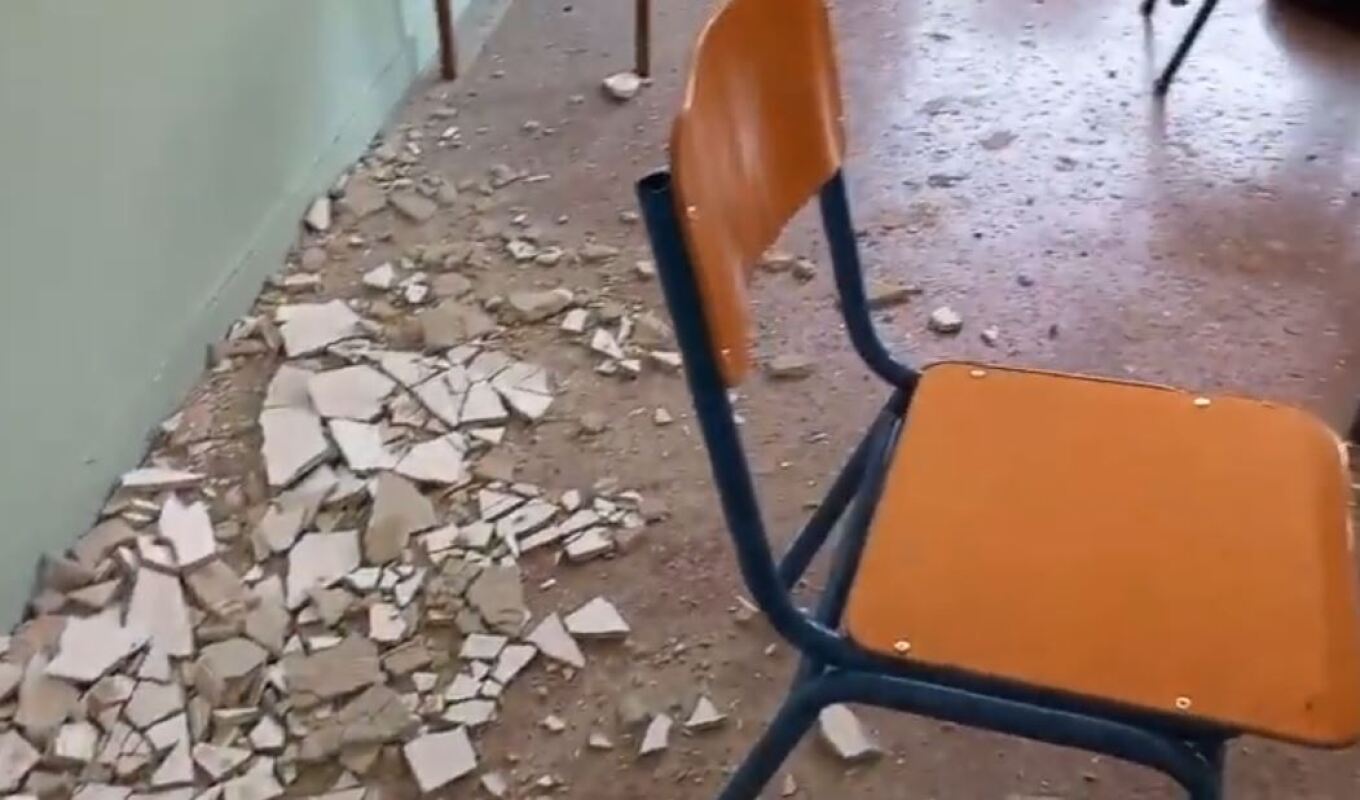 Έπεσαν σοβάδες σε σχολική αίθουσα εν ώρα μαθήματος