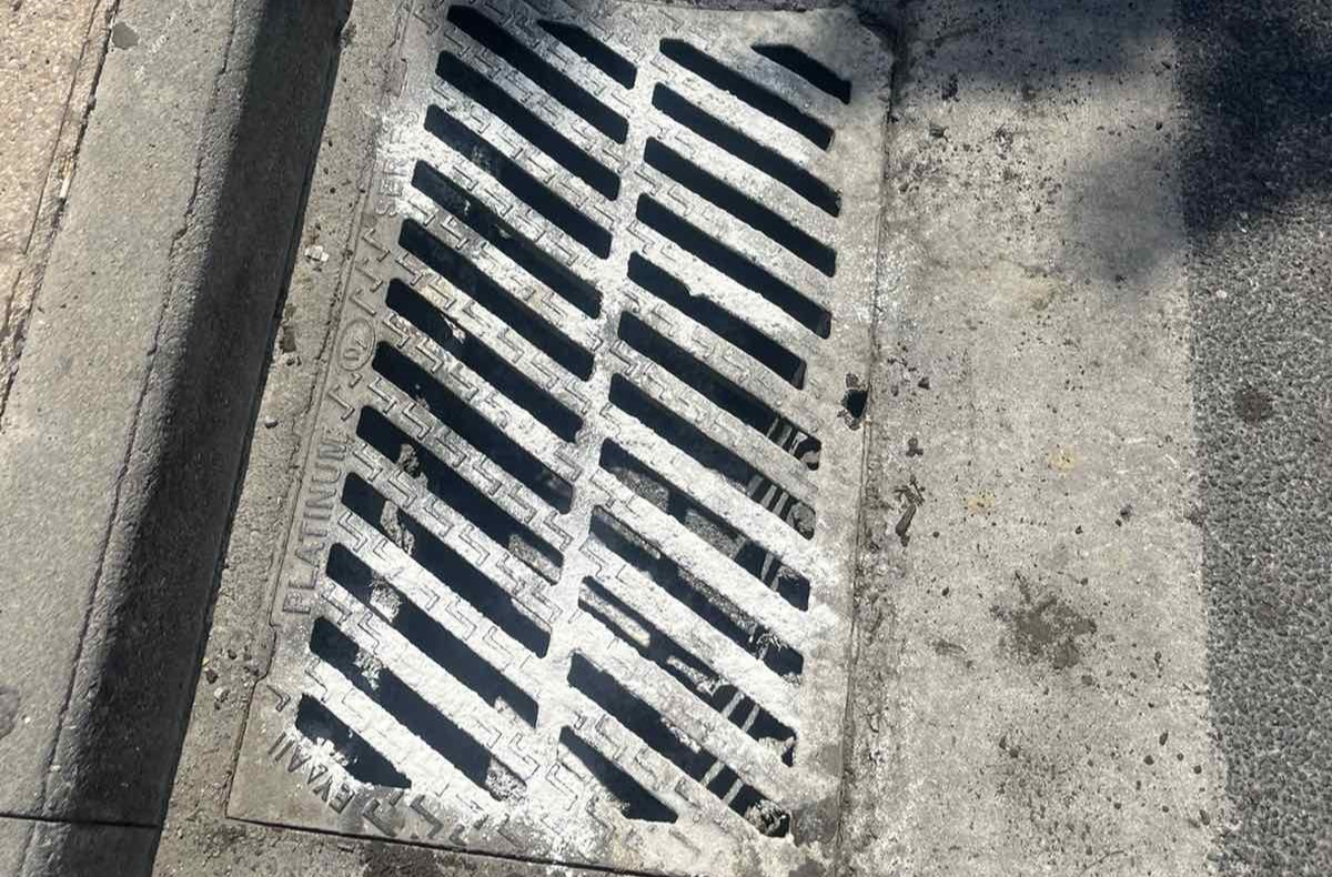 Συνεχίζεται εντατικά από τη ΔΕΥΑΗ ο καθαρισμός σχαρών και φρεατίων