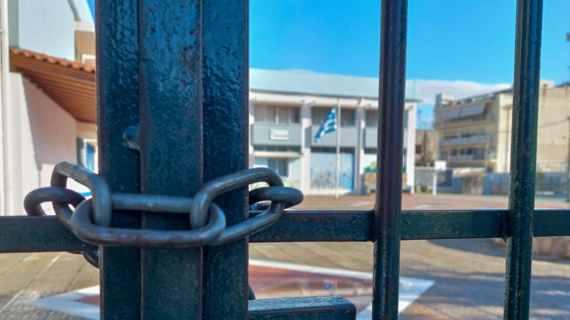 Kάλυκες από όπλο εντοπίστηκαν σε αυλή νηπιαγωγείου