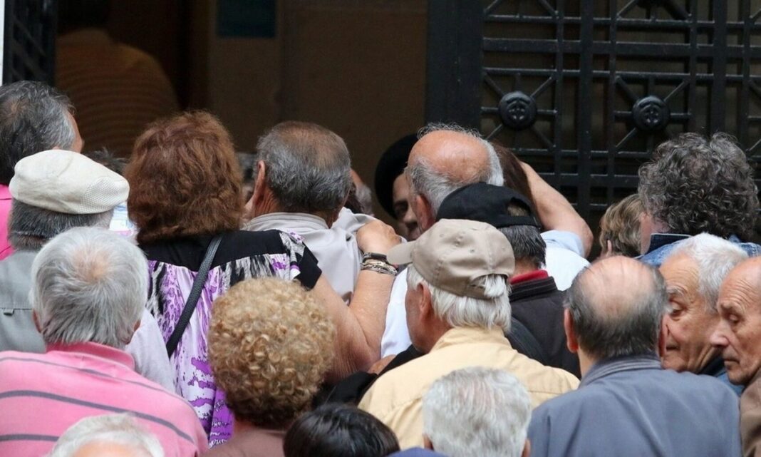 Συντάξεις: Αυξήσεις τεσσάρων ταχυτήτων το 2025 στους δικαιούχους