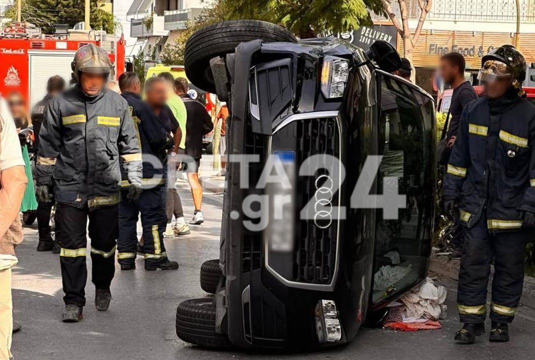 Ηράκλειο: Αυτοκίνητο «τούμπαρε» σε κεντρικό δρόμο της πόλης