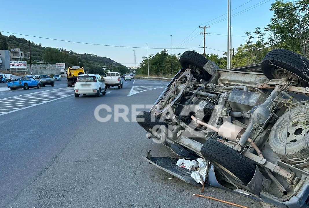 Σοκαριστικές εικόνες: Σφοδρή σύγκρουση τριών οχημάτων στο Ηράκλειο – Τρεις τραυματίες, ο ένας σοβαρά