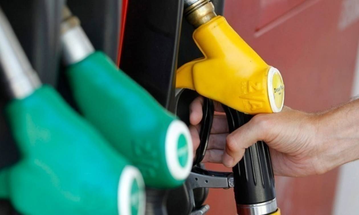 Καύσιμα: Έρχονται μειώσεις έως και 5 λεπτά στο λίτρο μέχρι την Τετάρτη
