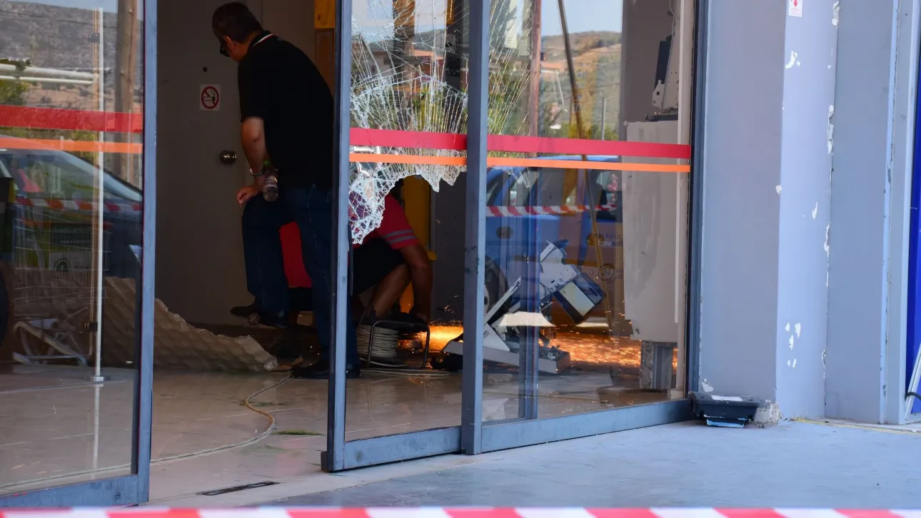 Διάρρηξη ATM από σουπερμάρκετ στο Χαλάνδρι – Κινηματογραφική καταδίωξη των δραστών