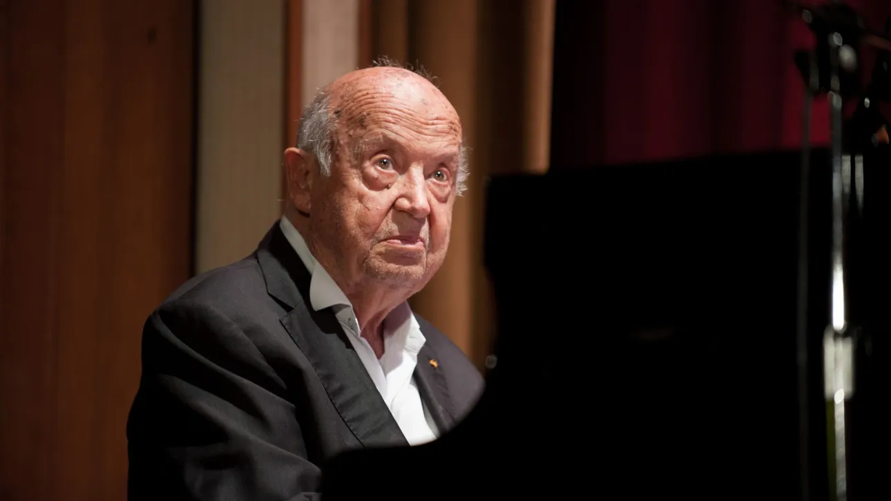 Σήμερα το μεσημέρι η κηδεία του Μίμη Πλέσσα – Σε λαϊκό προσκύνημα η σορός του