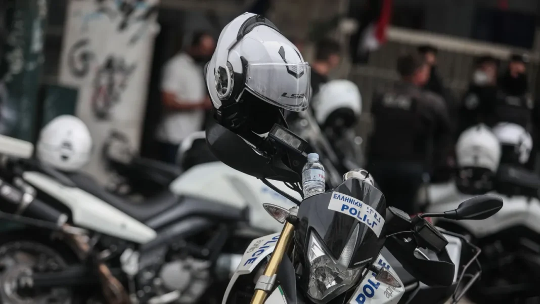 Τραυματίστηκε αστυνομικός σε καταδίωξη – Εμβολίστηκε η μοτοσικλέτα του