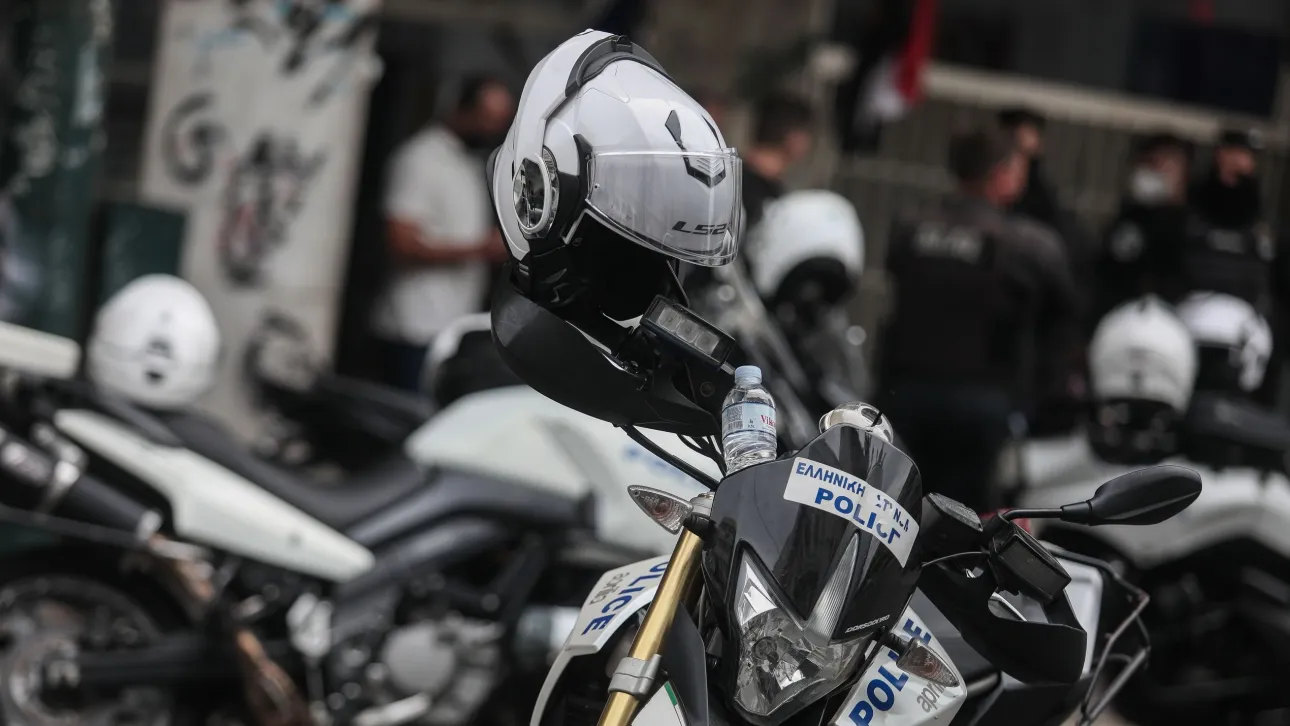 Τραυματίστηκε αστυνομικός σε καταδίωξη – Εμβολίστηκε η μοτοσικλέτα του