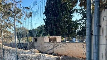 Βανδαλισμός σε νεκροταφείο – Λεηλάτησαν καντήλια και μπρούτζινους σταυρούς