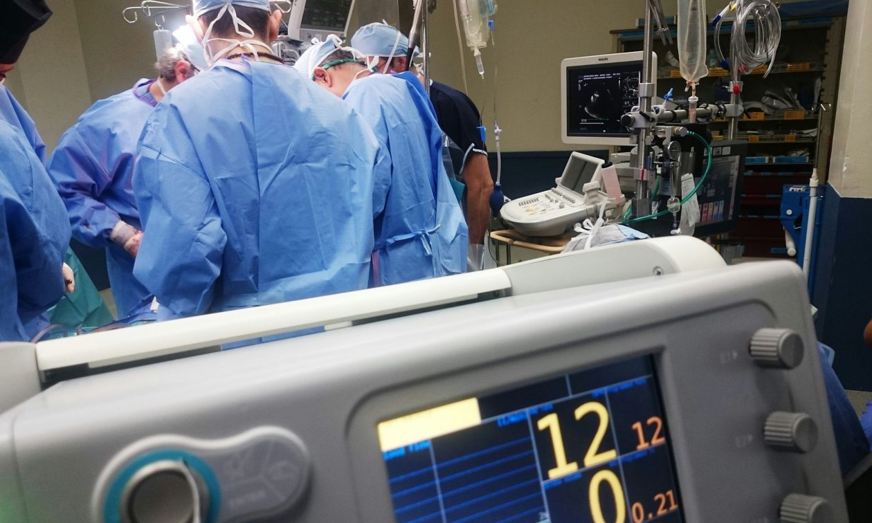 Χειρουργείται η 14χρονη που έπεσε ο σοβάς στο κεφάλι της