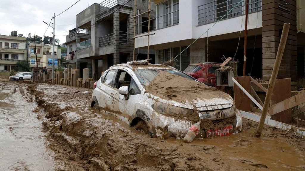 Στους 209 οι νεκροί στο Νεπάλ από τις πλημμύρες – «Πνιγμένη» από λάσπες και συντρίμμια η χώρα