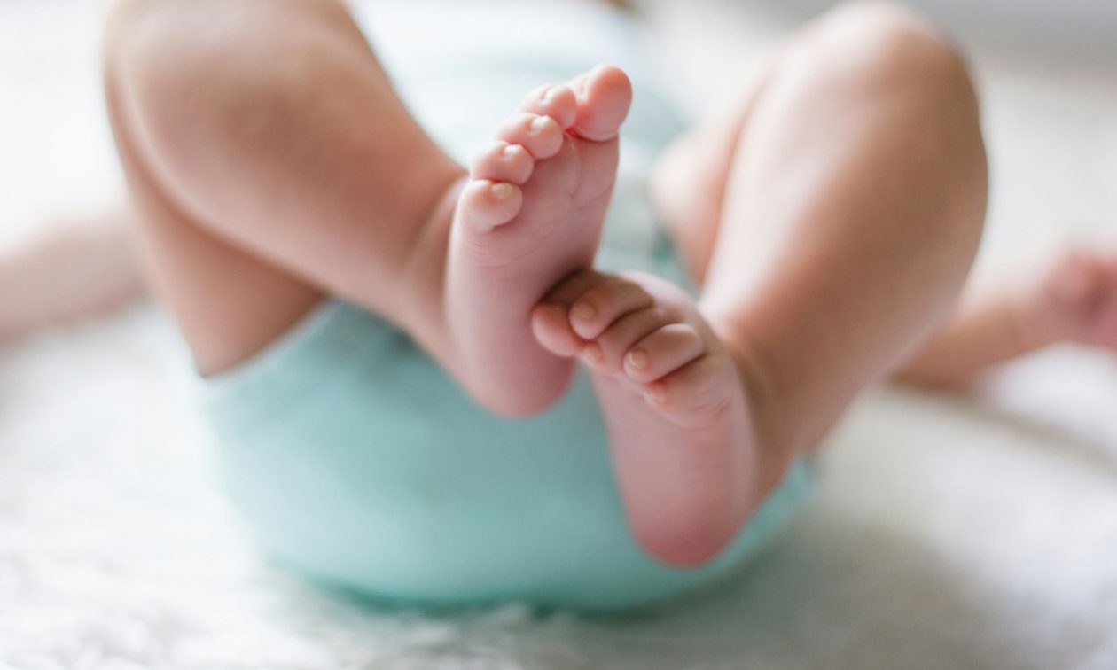 Κρήτη: Ναυαγοσώστης έσωσε παιδί ενός έτους που έπαθε επιληπτική κρίση και πνίγηκε ενώ έτρωγε