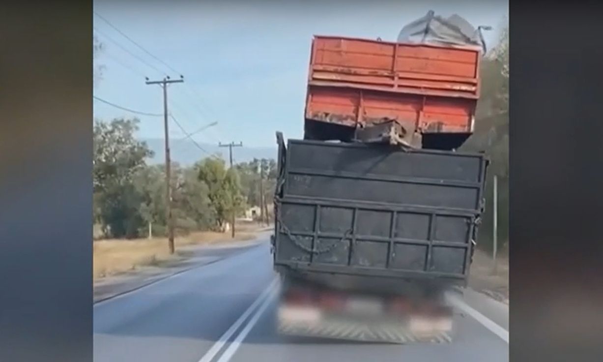 Οδηγός φορτηγού φόρτωσε στην καρότσα του άλλο φορτηγό και βγήκε στους δρόμους