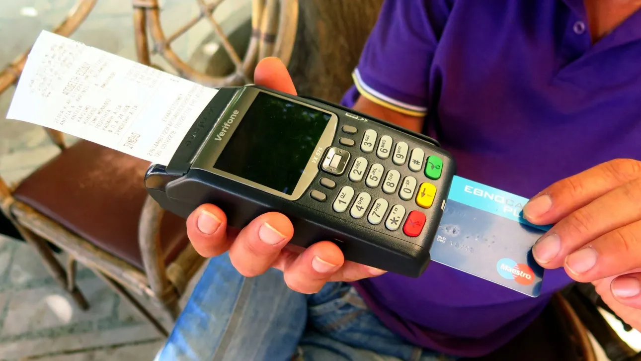 POS: Η διασύνδεσή τους φέρνει τα πρώτα εκατομμύρια στα κρατικά ταμεία