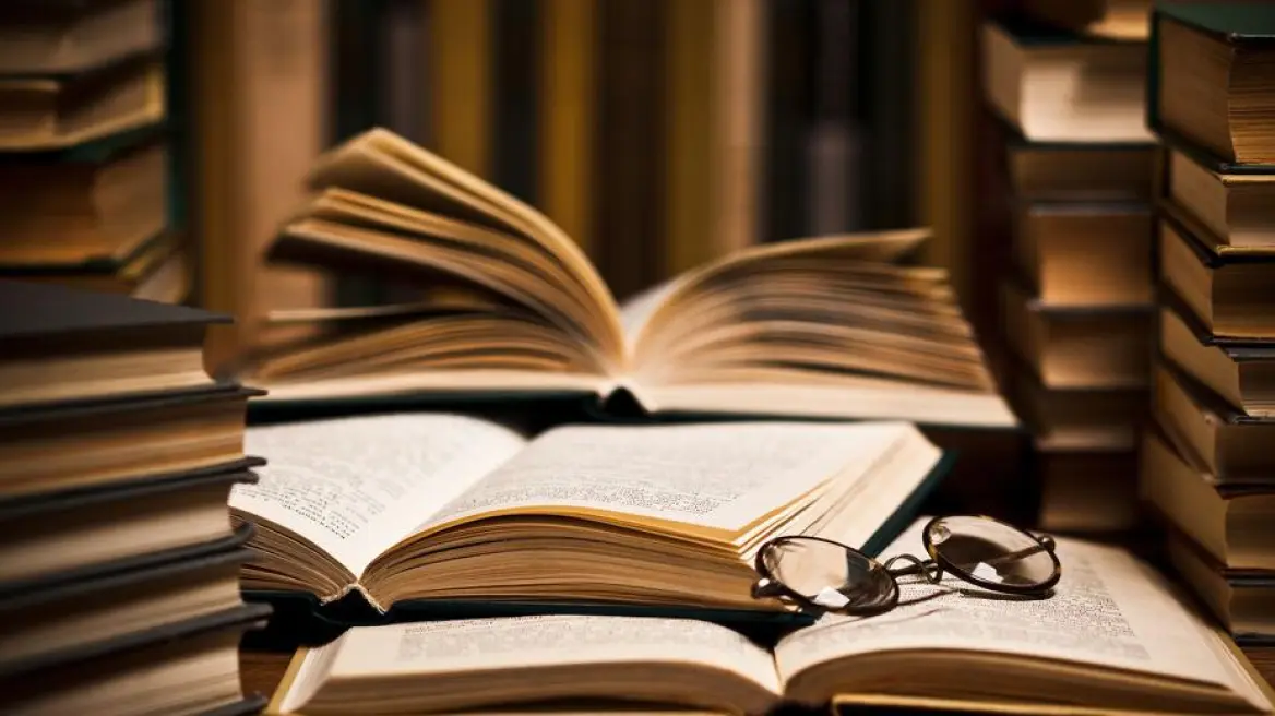 ΟΠΕΚΑ: Διανομή χιλιάδων βιβλίων από τα αδιάθετα του προγράμματος