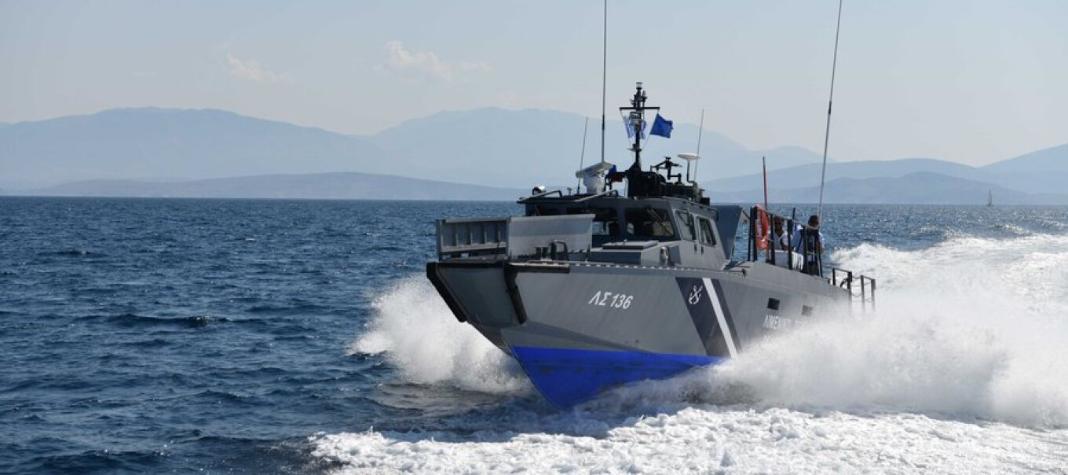 Εντοπισμός 16 αλλοδαπών και σύλληψη του διακινητή τους