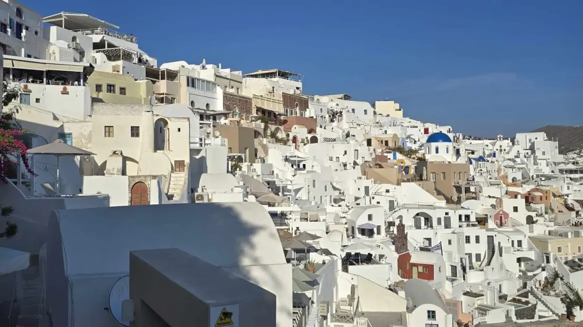 Σεισμός Σαντορίνη - Περιφερειάρχης Νοτίου Αιγαίου: Πέντε έως έξι χιλιάδες έχουν φύγει από το νησί