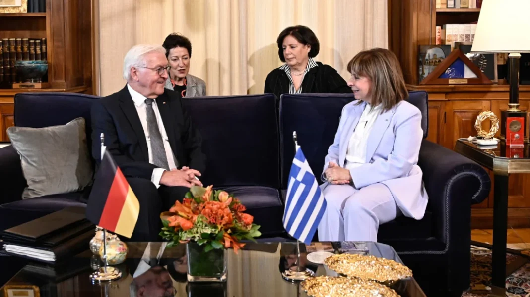 Το θέμα των γερμανικών επανορθώσεων έθεσε η Σακελλαροπούλου στον Σταϊνμάιερ – «Για εμάς νομικά θεωρείται λήξαν», της απάντησε