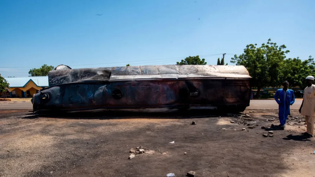 Έκρηξη βυτιοφόρου στη Νιγηρία: Αυξάνεται ο βαρύς απολογισμός – Στους 170 οι νεκροί, 70 άτομα στη ΜΕΘ