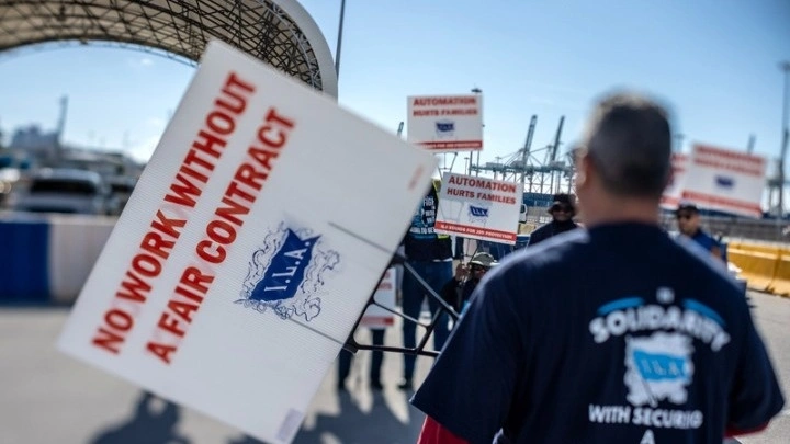 Τέλος της απεργίας των λιμενεργατών στις ΗΠΑ – Κλείστηκε «καταρχήν συμφωνία» για αυξήσεις