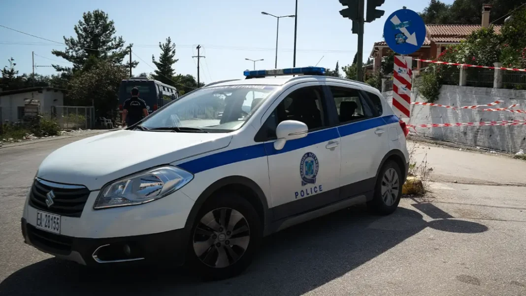 «Αν θες να μην σε ελέγξουμε, θα πληρώσεις» – Χειροπέδες σε υποδιευθυντή ΔΟΥ και ελεγκτές που εκβίαζαν