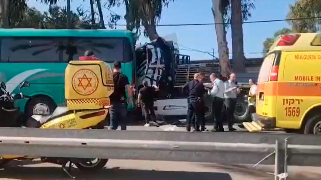 Ισραήλ: Τουλάχιστον 33 τραυματίες, οι 6 σοβαρά – Φορτηγό έπεσε σε στάση λεωφορείου κοντά στο Τελ Αβίβ
