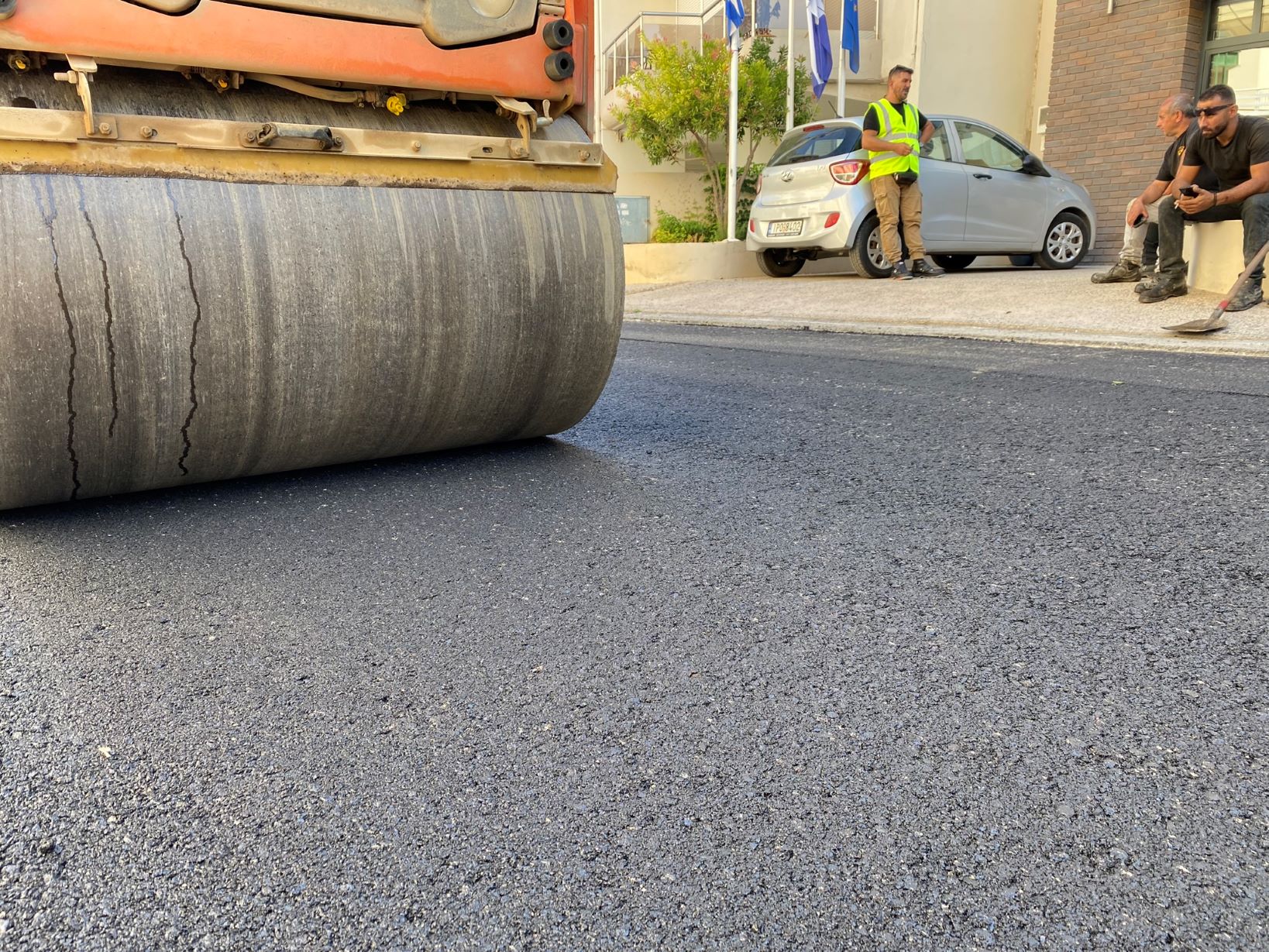 Συνεχίζονται οι ασφαλτοστρώσεις στην ενδοχώρα του Δήμου Ηρακλείου