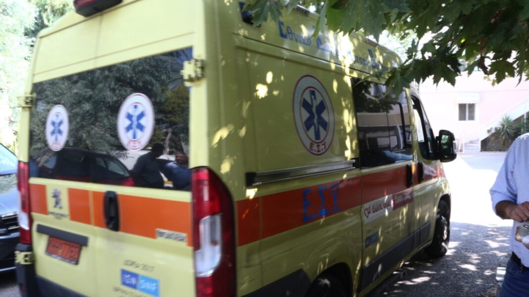 Μεταλλική βέργα καρφώθηκε στο κεφάλι ηλικιωμένης