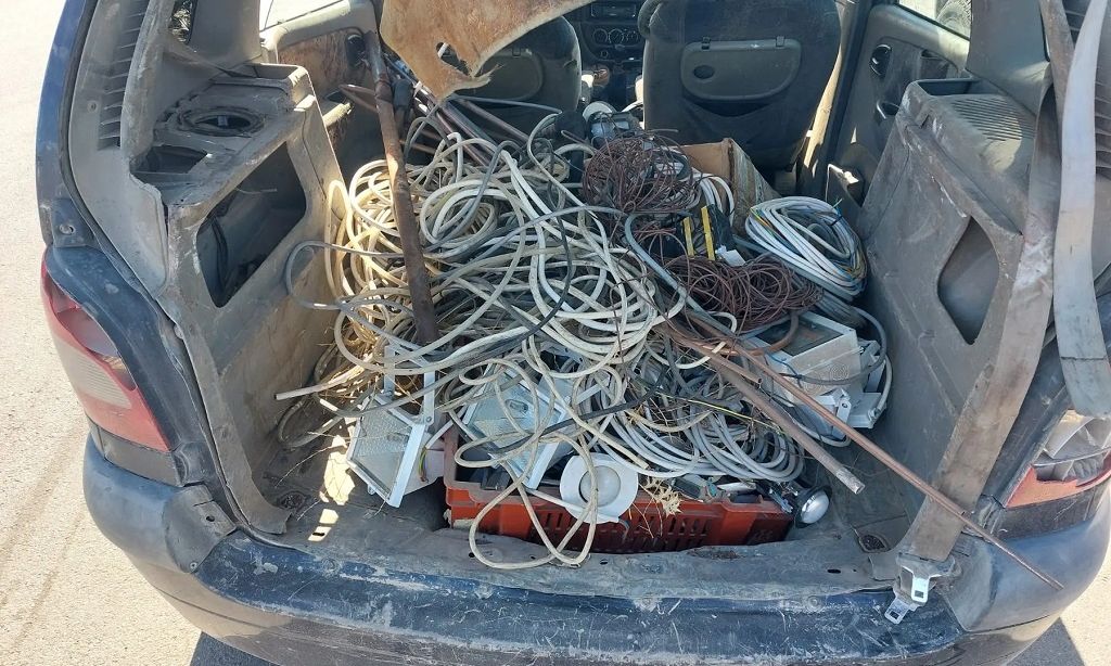 Αφαιρούσαν καλώδια και μεταλλικά αντικείμενα από οικοδομή – Τρεις συλλήψεις