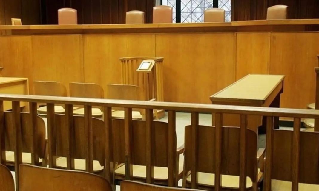 Αθώοι τρεις για τον θάνατο 57χρονου – Τον καταπλάκωσε σιδερένια πόρτα γηπέδου
