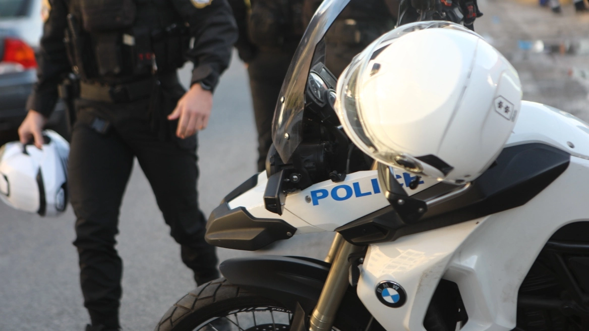 Έκρηξη αυτοσχέδιου μηχανισμού απέναντι από το σπίτι γνωστού τράπερ