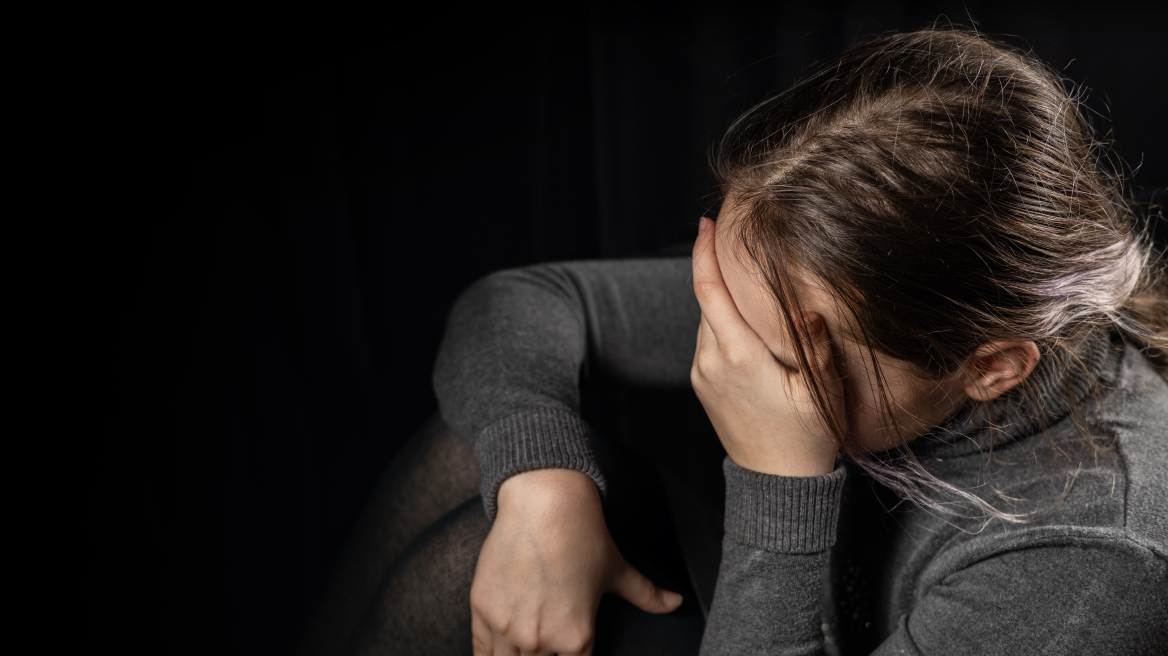 Ξυλοκόπησε την πρώην σύντροφό του στη μέση του δρόμου – Σώθηκε από περαστικούς