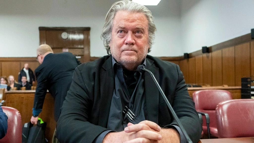 Αποφυλακίζεται ο στενός σύμβουλος του Τραμπ, Στιβ Μπάνον
