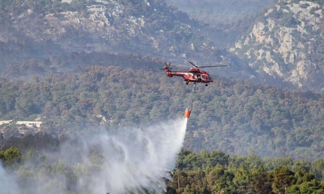 Φωτιά στη Μυτιλήνη - Κινητοποιήθηκαν εναέρια μέσα