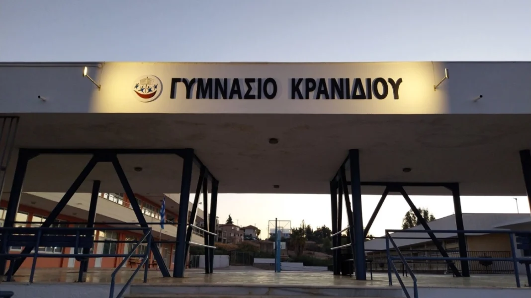 13χρονος προσπάθησε να πετάξει συμμαθητή του από τον πρώτο όροφο σε γυμνάσιο